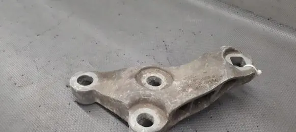 Audi A8 S8 D3 4E Engine mounting bracket