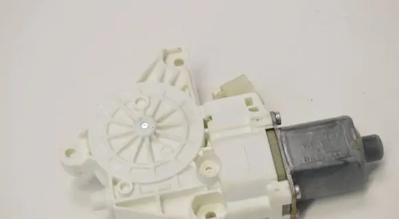 Mercedes-Benz E W212 Front door window regulator motor A2048200142