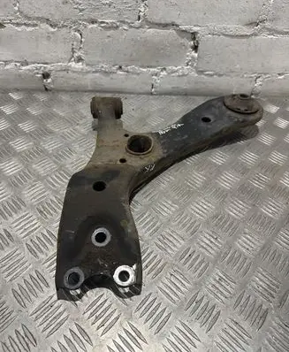 Toyota Avensis T270 Front lower control arm/wishbone
