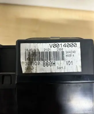 Volkswagen PASSAT B6 Speedometer (instrument cluster) 3C0920860H