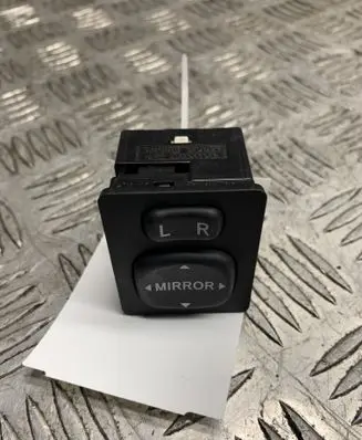 Wing mirror switch