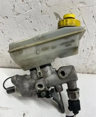 Volkswagen Sharan Master brake cylinder 7M3611303