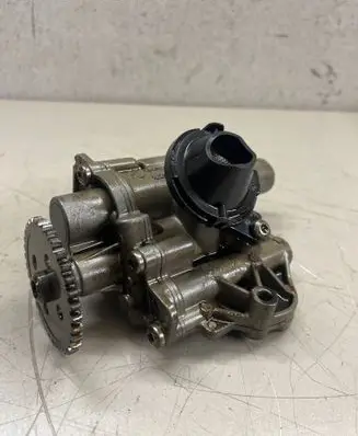 Audi A4 S4 B9 Oil pump 04E115109E