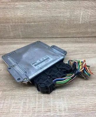 Volvo S40, V40 Engine control unit/module ECU 30630048 8200065996 WithPlug