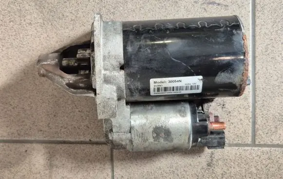 Hyundai i30 Starter motor PE0026873000100044 BV20B3 30054N