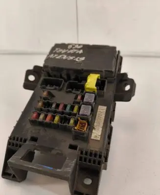 Toyota Avensis T220 Fuse box set 8264105011 05810530