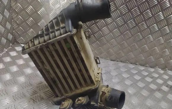 Volkswagen Golf III Intercooler radiator 1H0145805B