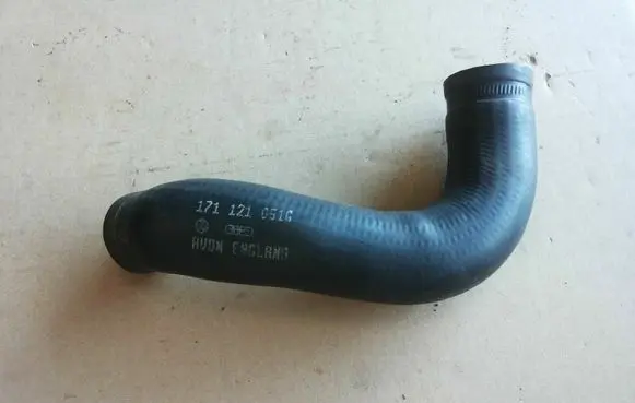 Volkswagen Jetta I Engine coolant pipe/hose 171121051G