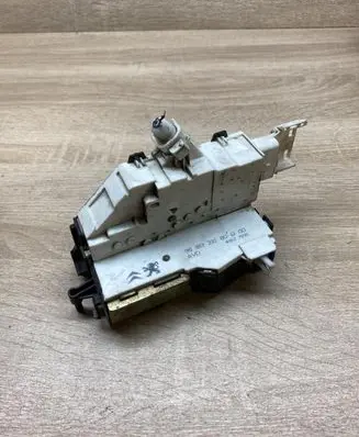 Peugeot 407 Front door lock 9681333280