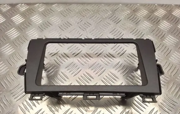 Radio/GPS head unit trim