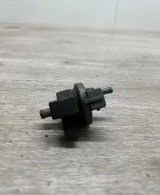 Volkswagen Golf III Valve vacuum 0280142162 050133517