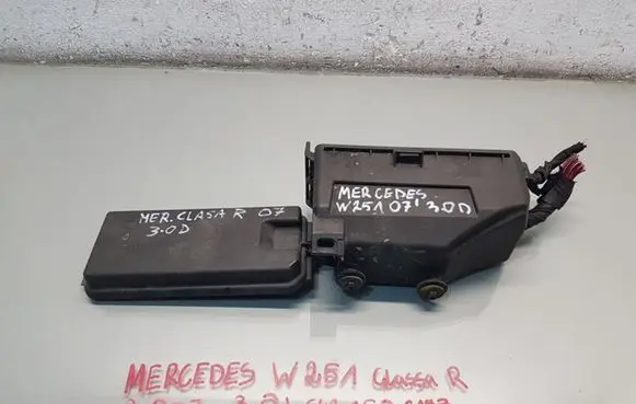 Mercedes-Benz R W251 Fuse box set