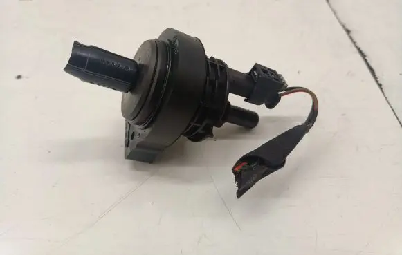 Mercedes-Benz E W212 Fuel pressure sensor A0014700893