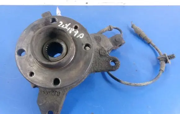 Renault Scenic I Front wheel hub spindle knuckle