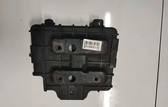 Hyundai Getz Battery box tray 