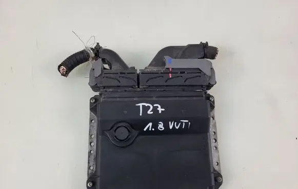 Toyota Avensis T270 Engine control unit/module ECU 89661-05D80