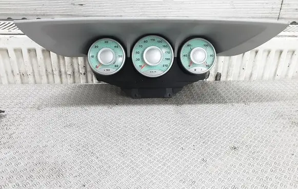 Speedometer (instrument cluster)