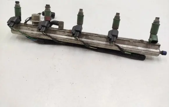 Volvo V70 Fuel main line pipe