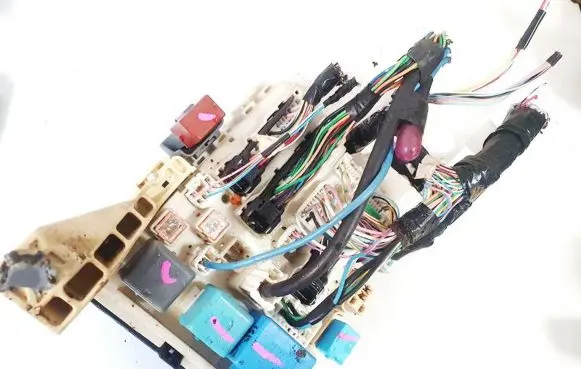 Toyota Yaris Fuse box set 6g182081 6g18-2081
