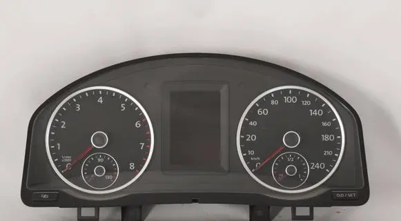 Volkswagen Tiguan Speedometer (instrument cluster) 5N0920871A