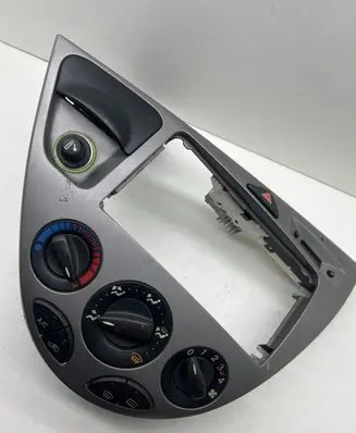 Ford Focus Climate control unit A048A04A