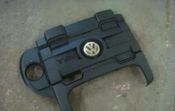 Volkswagen Golf VI Engine cover (trim)