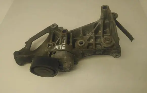 Nissan Almera N16 Engine mounting bracket