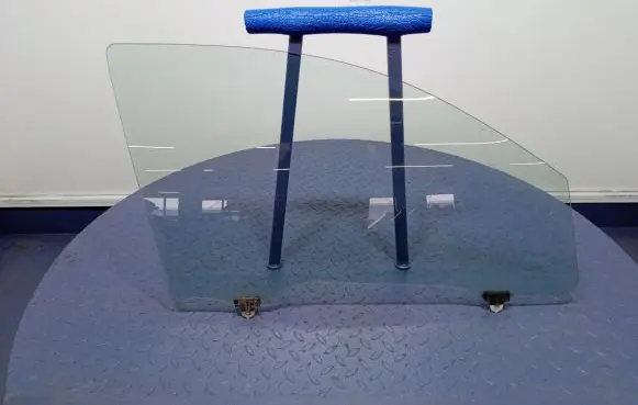 Mitsubishi ASX Front door window glass four-door