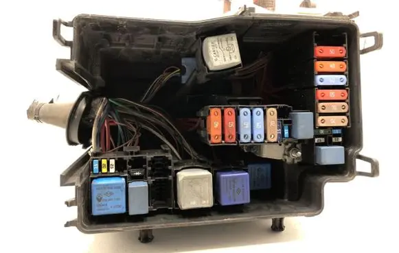 Renault Trafic III (X82) Fuse box set 243503708R