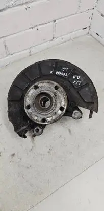 Volkswagen Touran I Front wheel hub spindle knuckle