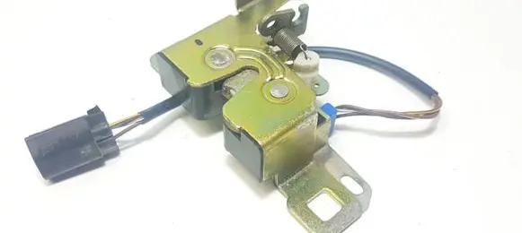 Ford Mondeo MK II Tailgate/trunk/boot lock/catch/latch 96BGF43200AA 98226
