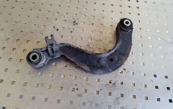 Volkswagen PASSAT B7 Rear control arm 1K0505323N