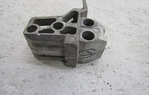 BMW 2 Active Tourer U06 Radiator mount bracket 8737337