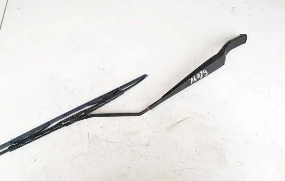 Subaru Outback Front wiper blade arm