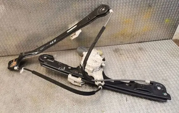 BMW 1 E81 E87 Front door window regulator with motor 7067796