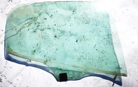 Peugeot 206 Rear door window glass