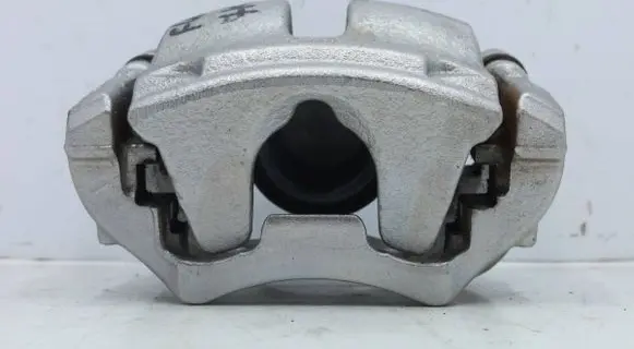 BMW 1 F40 Front brake caliper 6860266