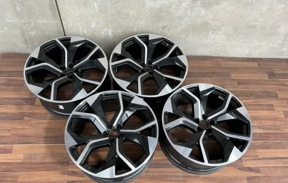 Audi Q8 R23 light alloy rim 4M8601025AP 3665957