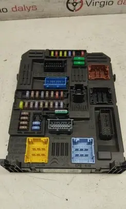 Peugeot 5008 Fuse module 9830805680 3281840071 28625151