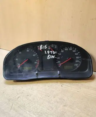Volkswagen PASSAT B5 Speedometer (instrument cluster) 3B0919861J 110008793