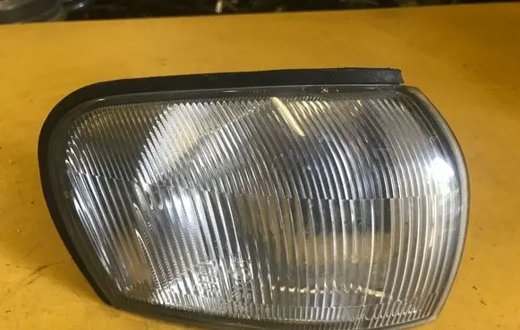 Subaru Impreza I Front indicator light 