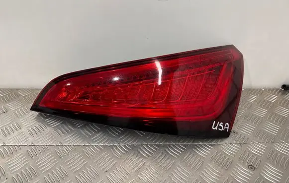 Tailgate rear/tail lights