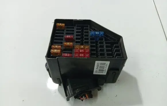 Volkswagen PASSAT B6 Fuse box set 3C2941823