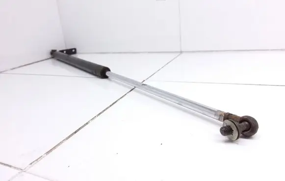 Subaru Forester SF Tailgate/trunk strut/damper