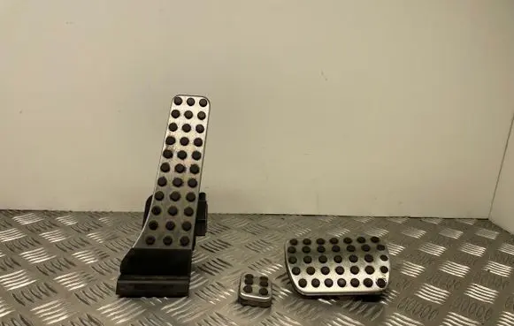 Mercedes-Benz C W204 Pedal assembly A2043000200 A1702900182 A2034300084