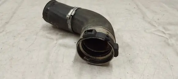 Volvo XC90 Intercooler hose/pipe 31657743