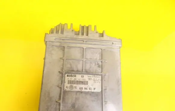 Volkswagen Golf III Engine control unit/module 028906021BF 0281001421