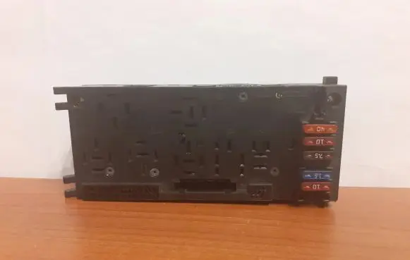 Mercedes-Benz E W210 Fuse box set A0025452701 29675231