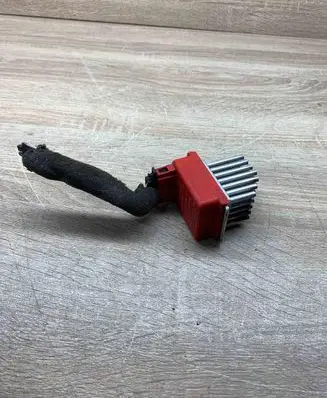 Volkswagen PASSAT B5 Heater blower motor/fan resistor 1J0907521 5DS006467 657364M