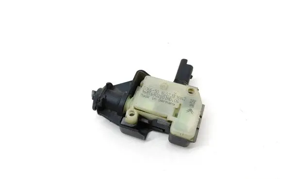 Fuel tank cap lock motor
